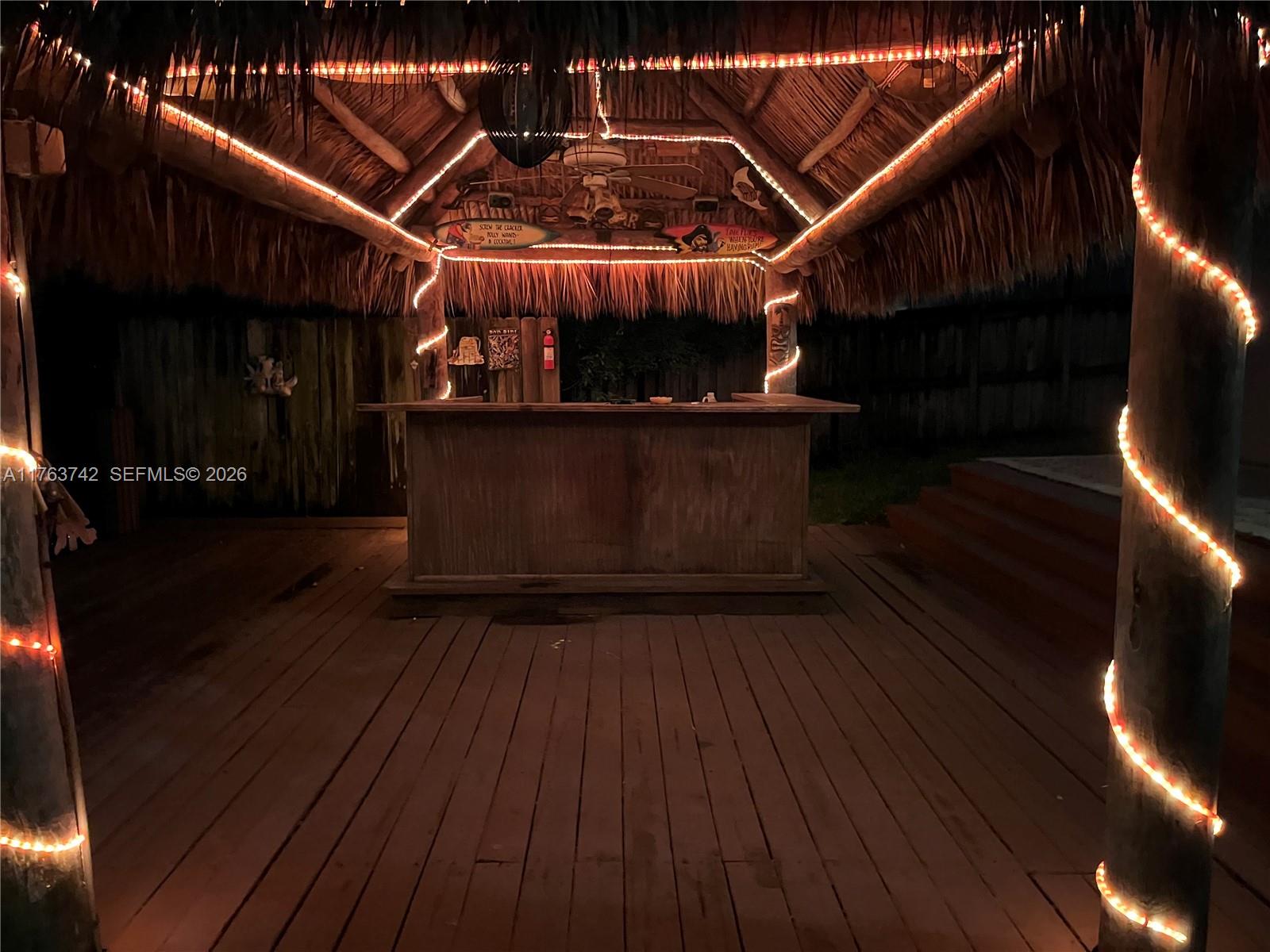 TROPICAL HAVEN - Residential