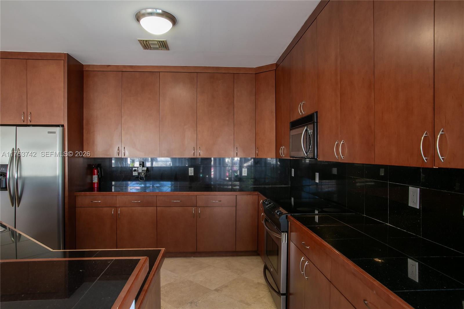 TROPICAL HAVEN - Residential