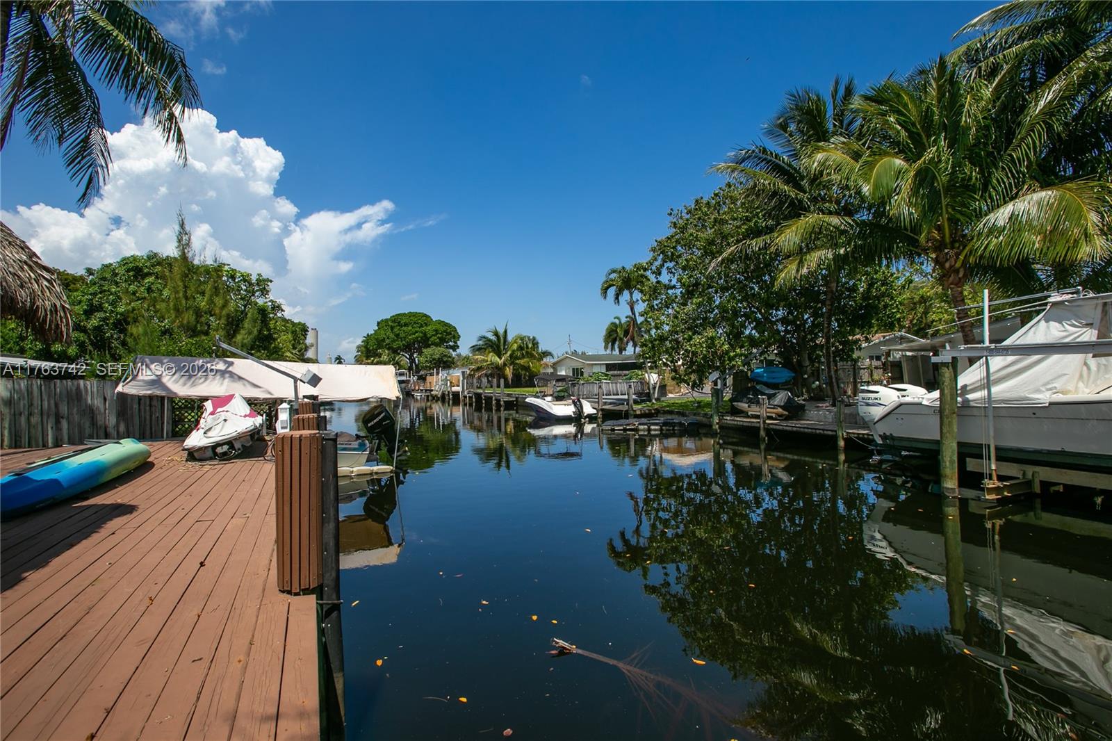 TROPICAL HAVEN - Residential