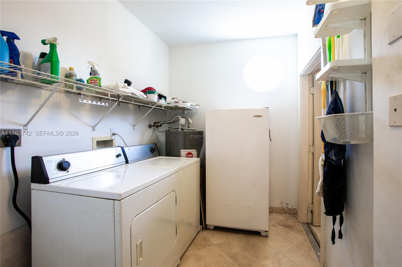 TROPICAL HAVEN - Residential