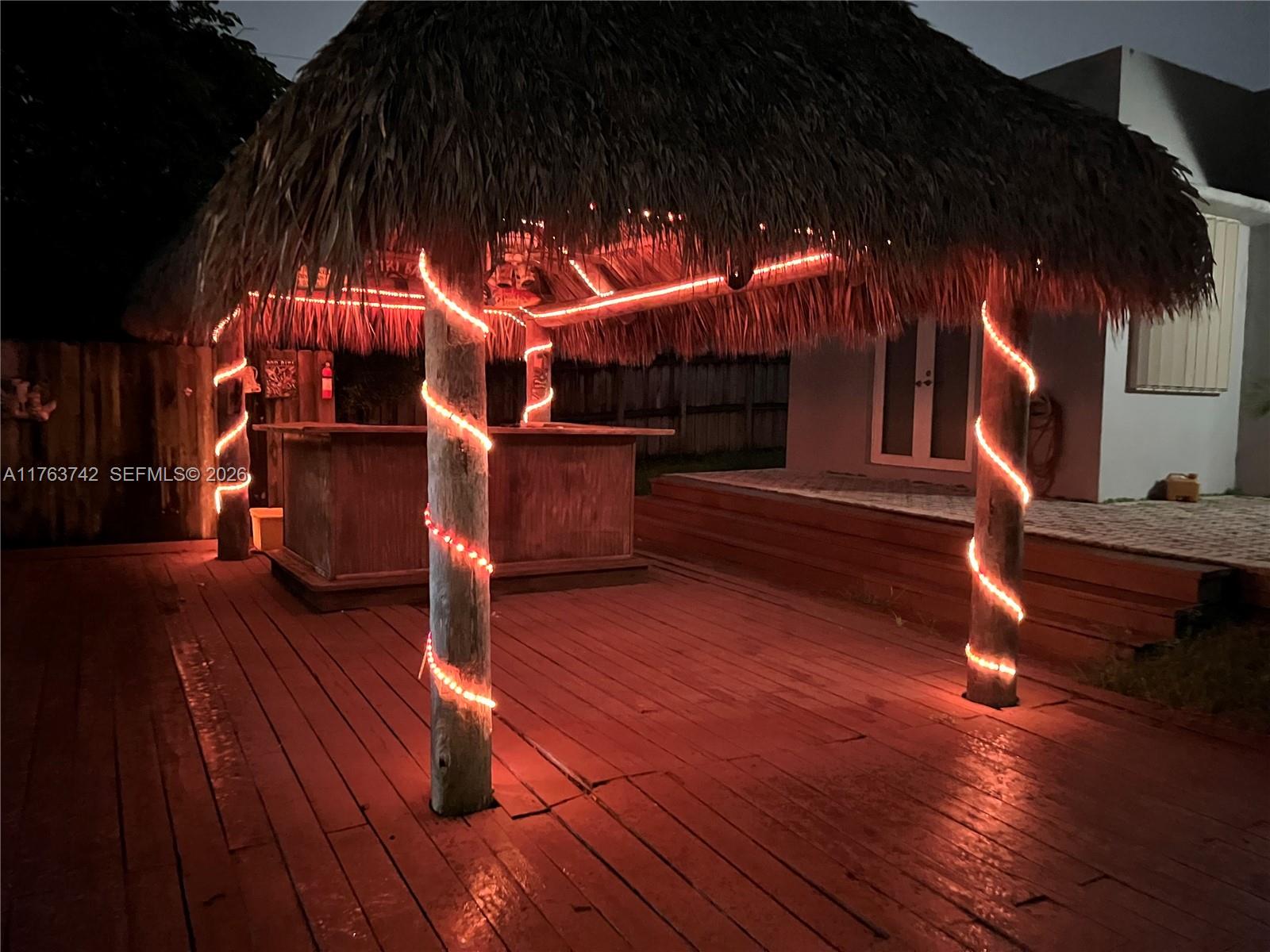 TROPICAL HAVEN - Residential