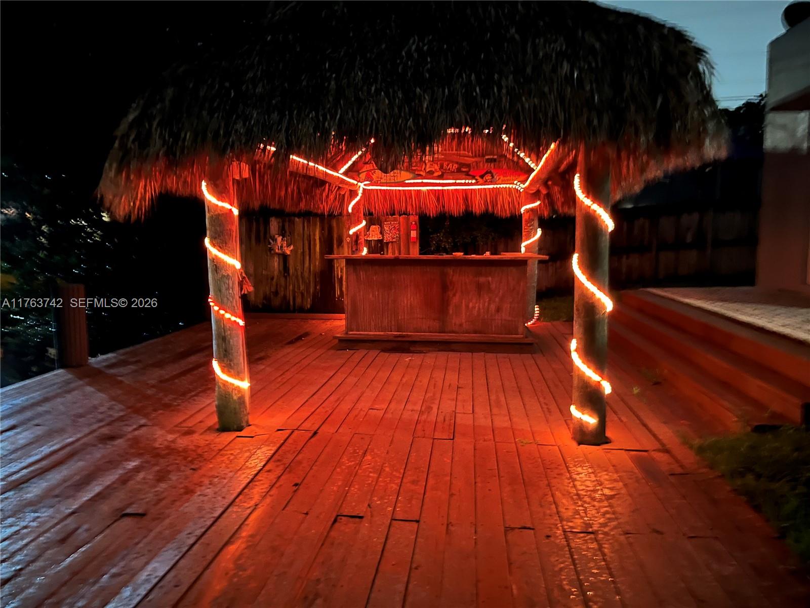 TROPICAL HAVEN - Residential