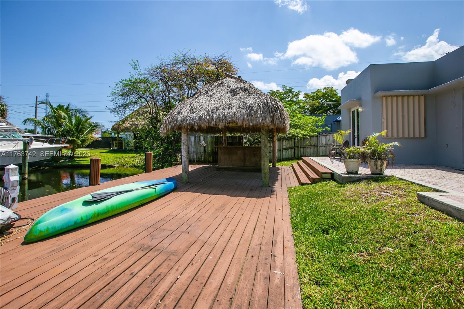 TROPICAL HAVEN - Residential