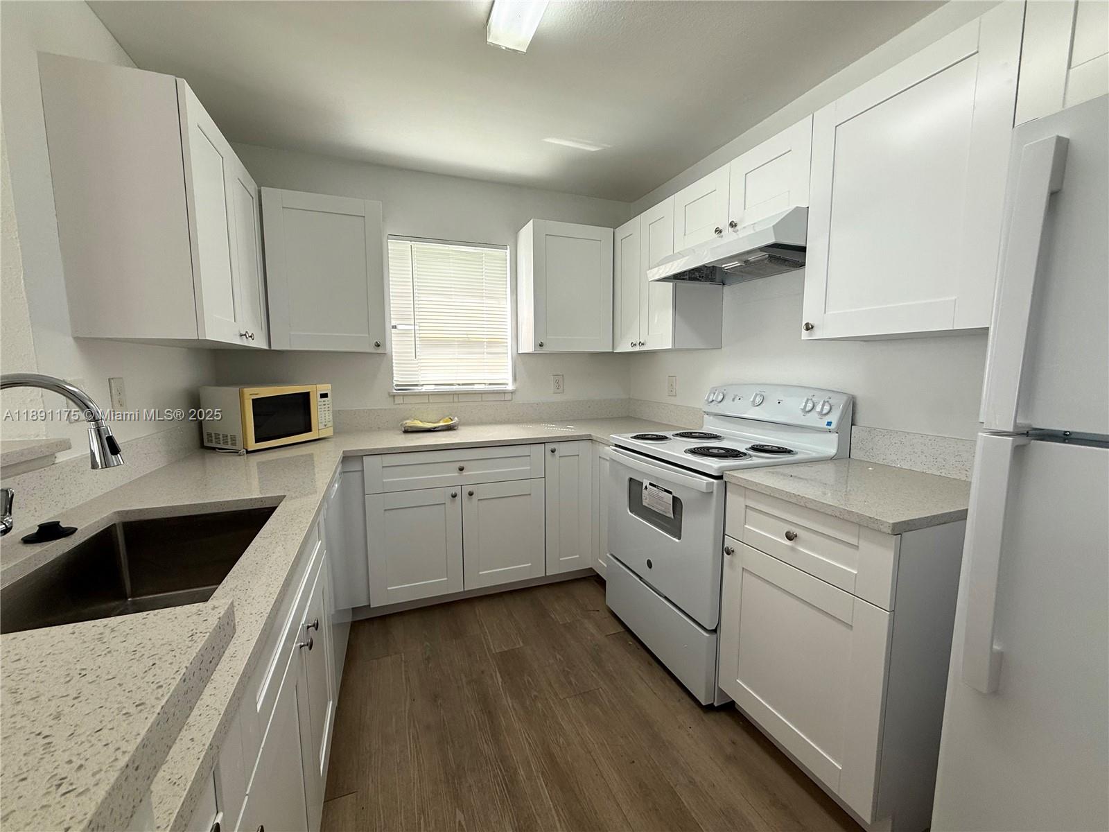 PRESERVE AT AVERY LAKES - Residential Lease