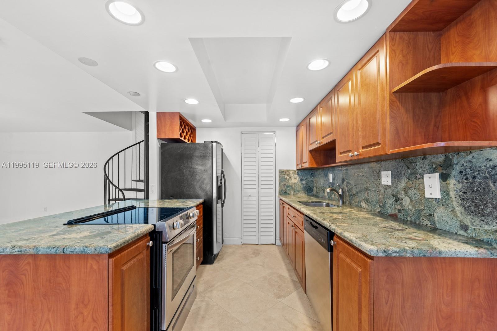 TIGERS TEN CONDO - Residential