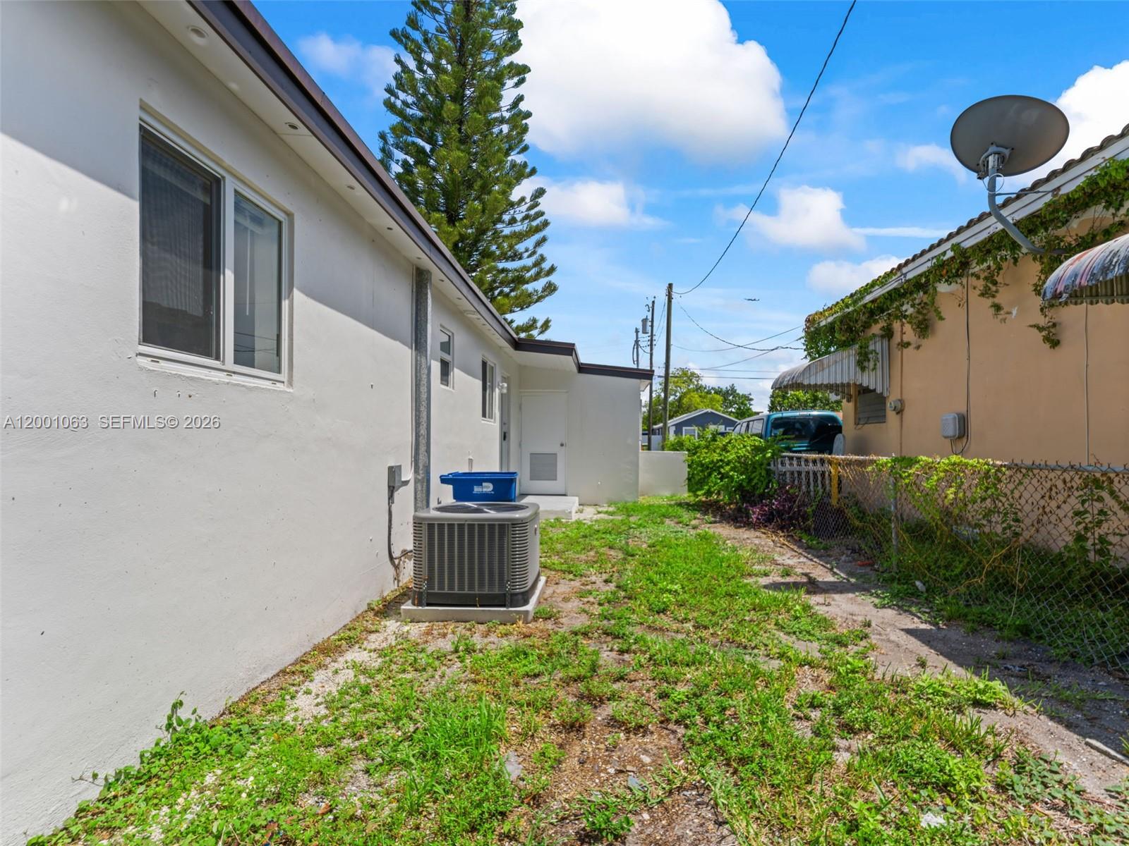 SEMINOLE LAWN - Residential