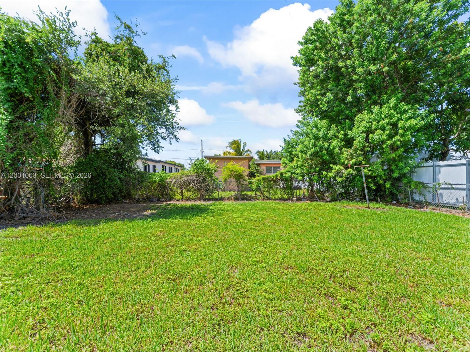 SEMINOLE LAWN - Residential