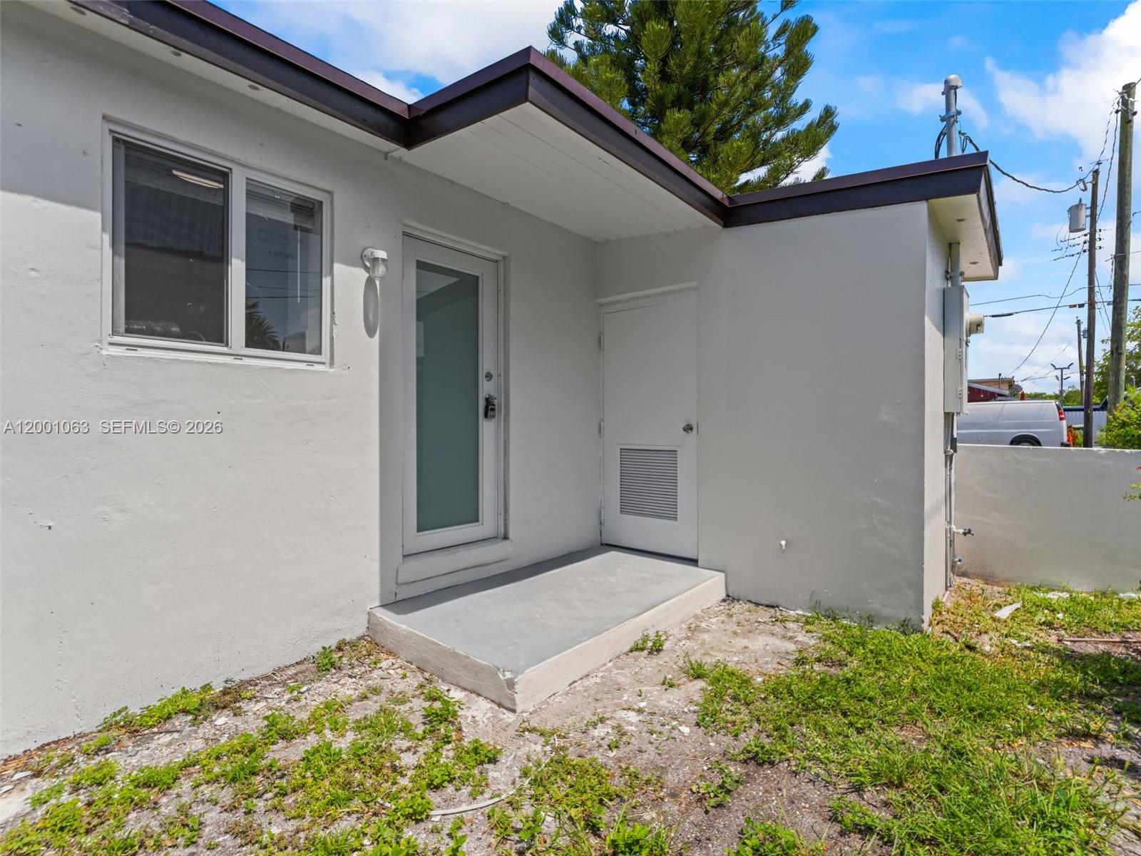 SEMINOLE LAWN - Residential