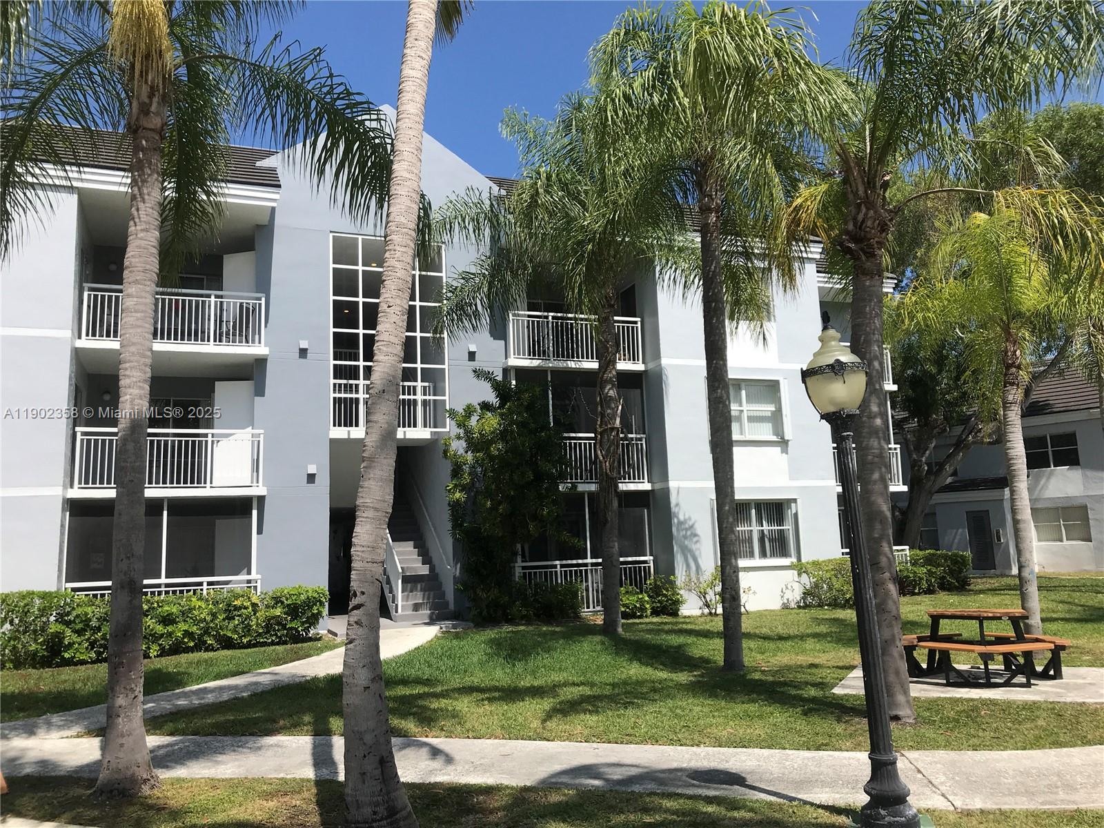 LE CLUB AT OLD CUTLER CON - Residential Lease