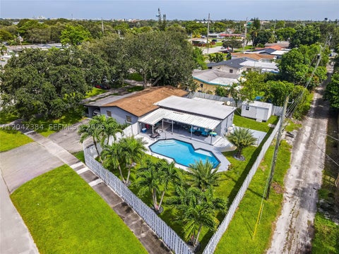 Tiny photo for 3338 Taft St, Hollywood, FL 33021 (MLS # A12042384)