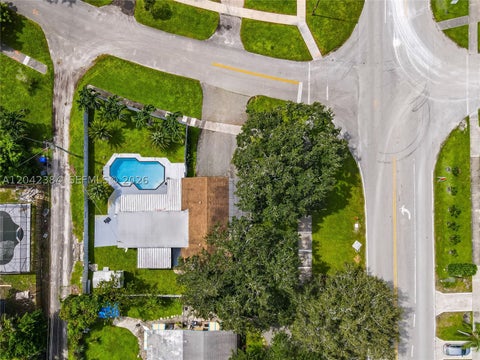 Tiny photo for 3338 Taft St, Hollywood, FL 33021 (MLS # A12042384)