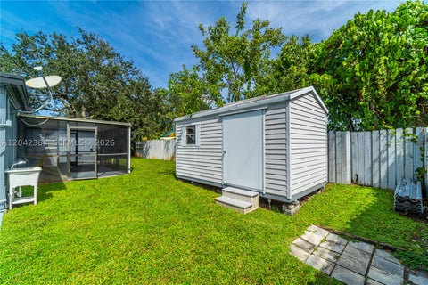 Tiny photo for 3338 Taft St, Hollywood, FL 33021 (MLS # A12042384)