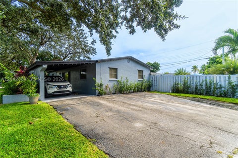 Tiny photo for 3338 Taft St, Hollywood, FL 33021 (MLS # A12042384)