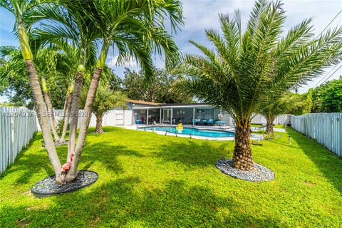 Tiny photo for 3338 Taft St, Hollywood, FL 33021 (MLS # A12042384)