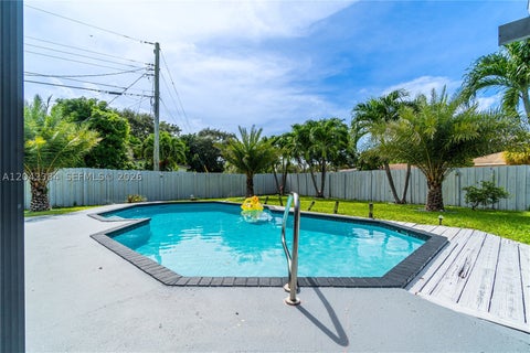 Tiny photo for 3338 Taft St, Hollywood, FL 33021 (MLS # A12042384)