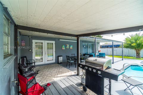 Tiny photo for 3338 Taft St, Hollywood, FL 33021 (MLS # A12042384)