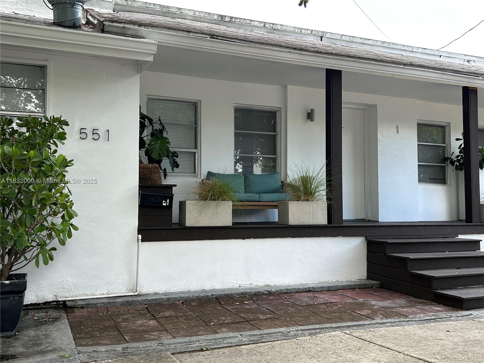 551 NW 41st St