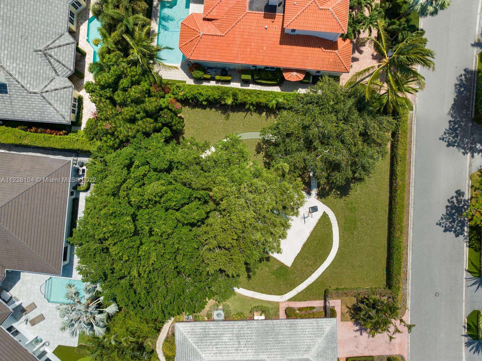 ROYAL PALM YACHT & COUNTR - Land