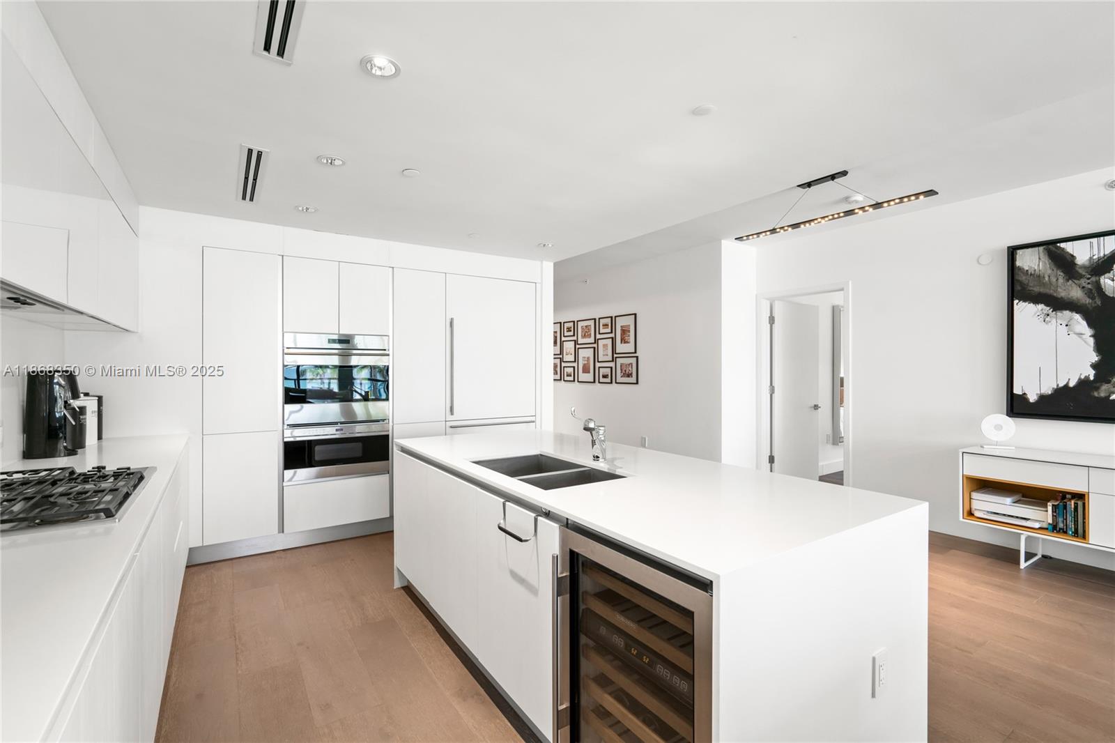 SAGE BEACH CONDO - Residential