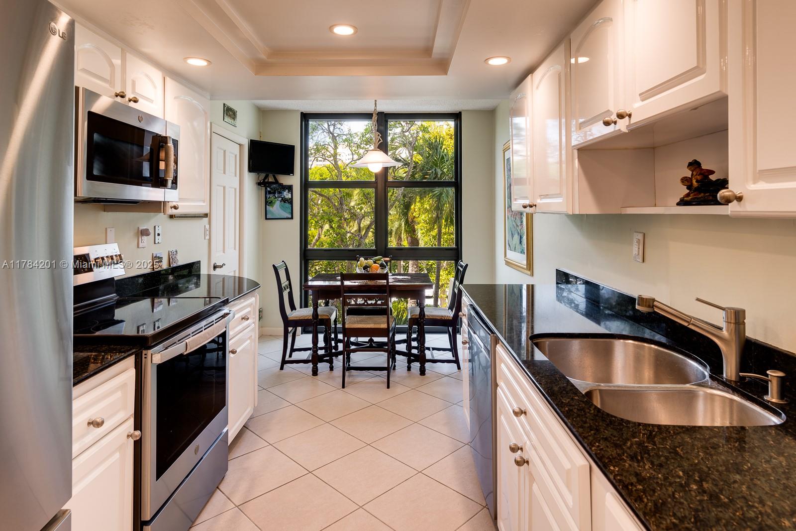 TOWERS OF KEY BISCAYNE CO - Residential