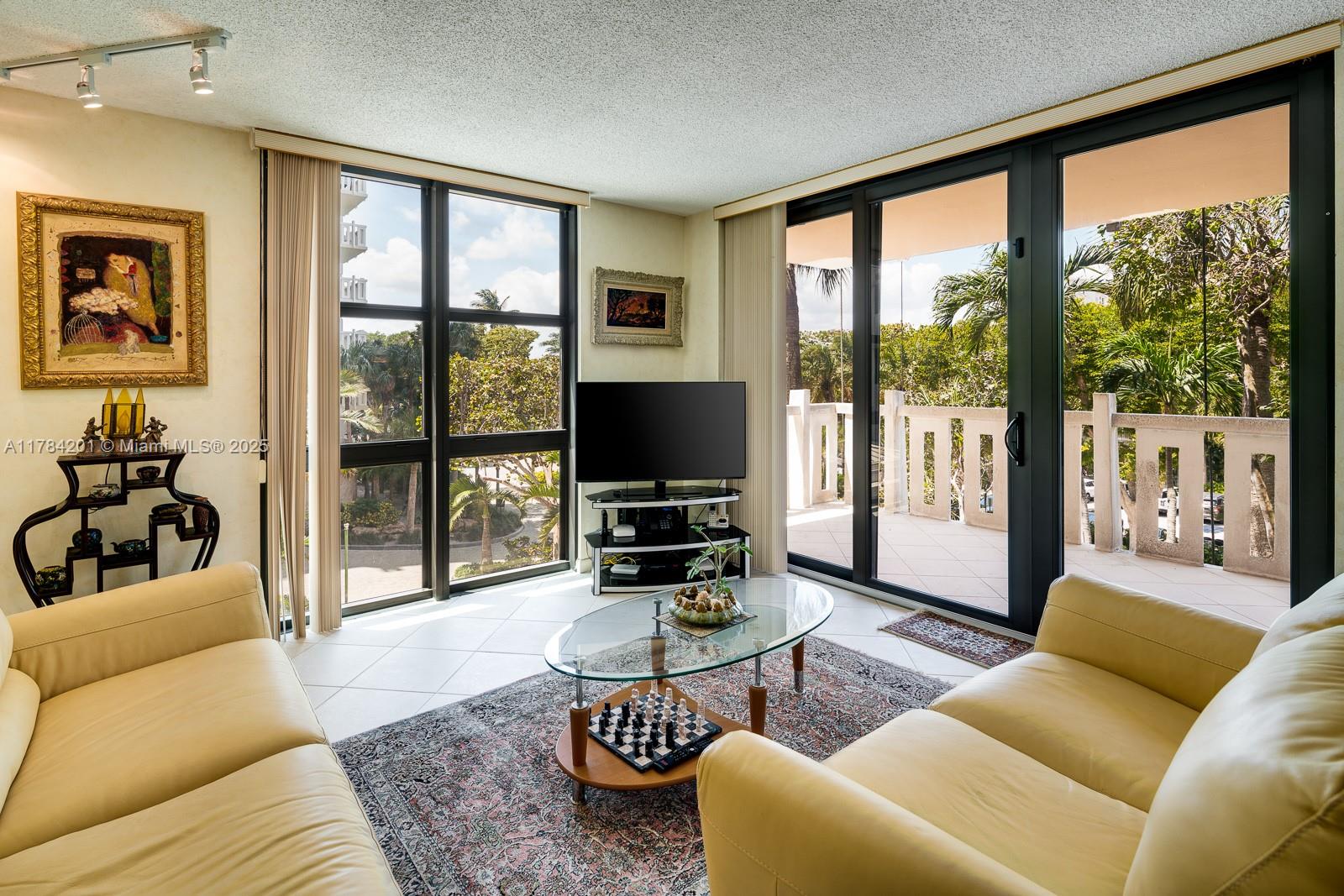 1121 Crandon Blvd F206