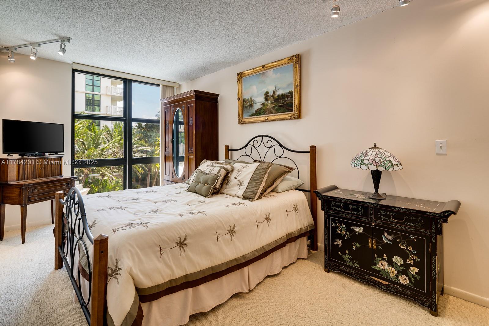 TOWERS OF KEY BISCAYNE CO - Residential