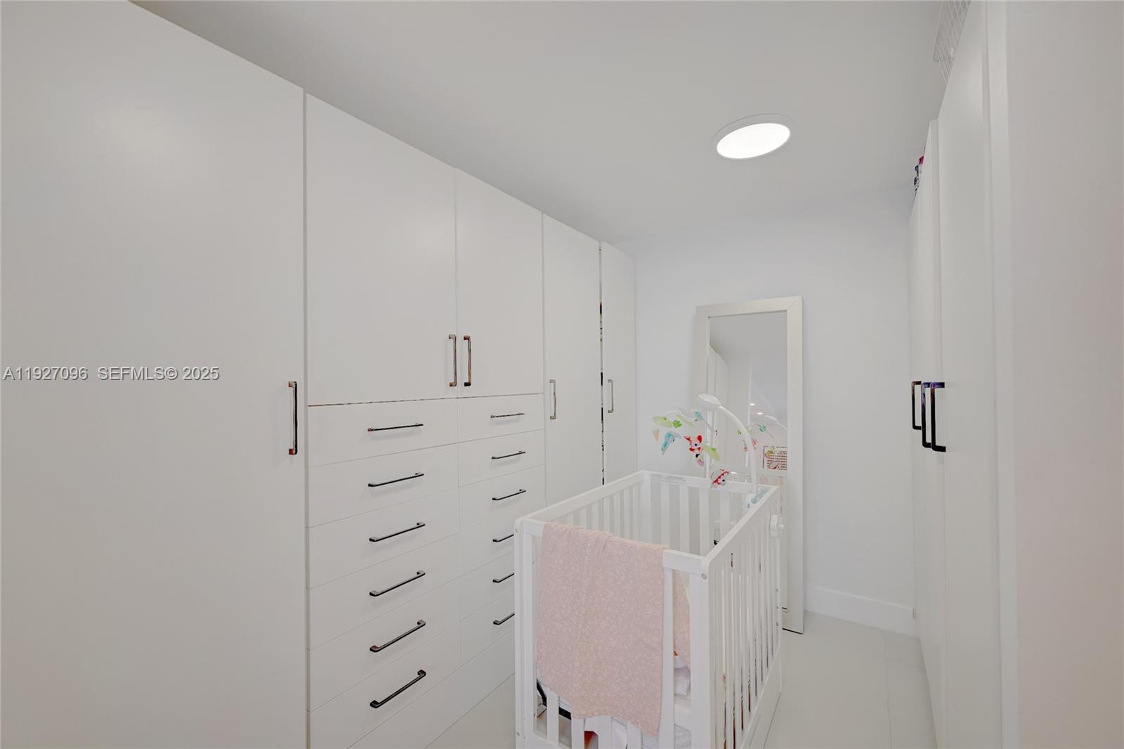 FAIRVIEW HOUSE CONDO - Residential