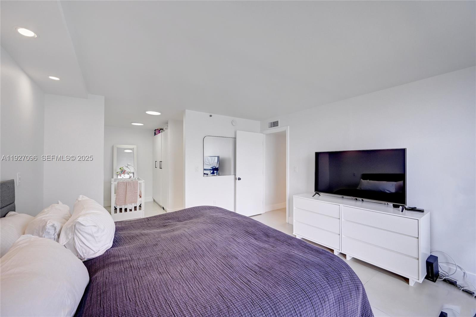 FAIRVIEW HOUSE CONDO - Residential