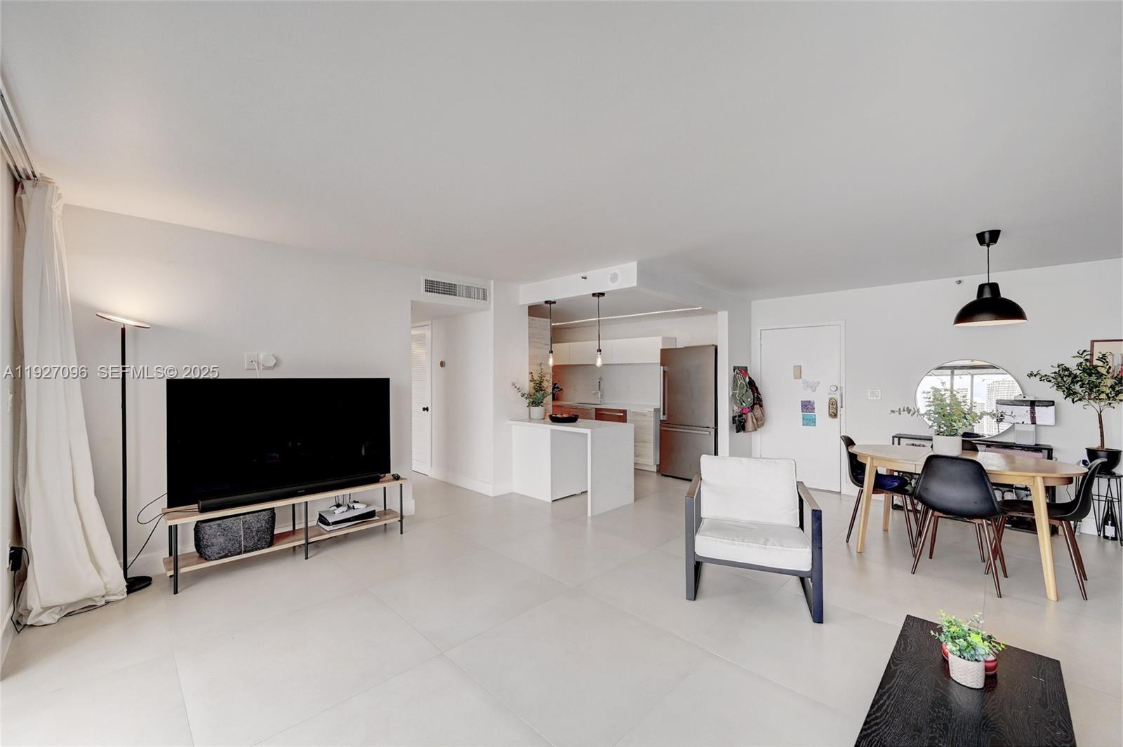 FAIRVIEW HOUSE CONDO - Residential