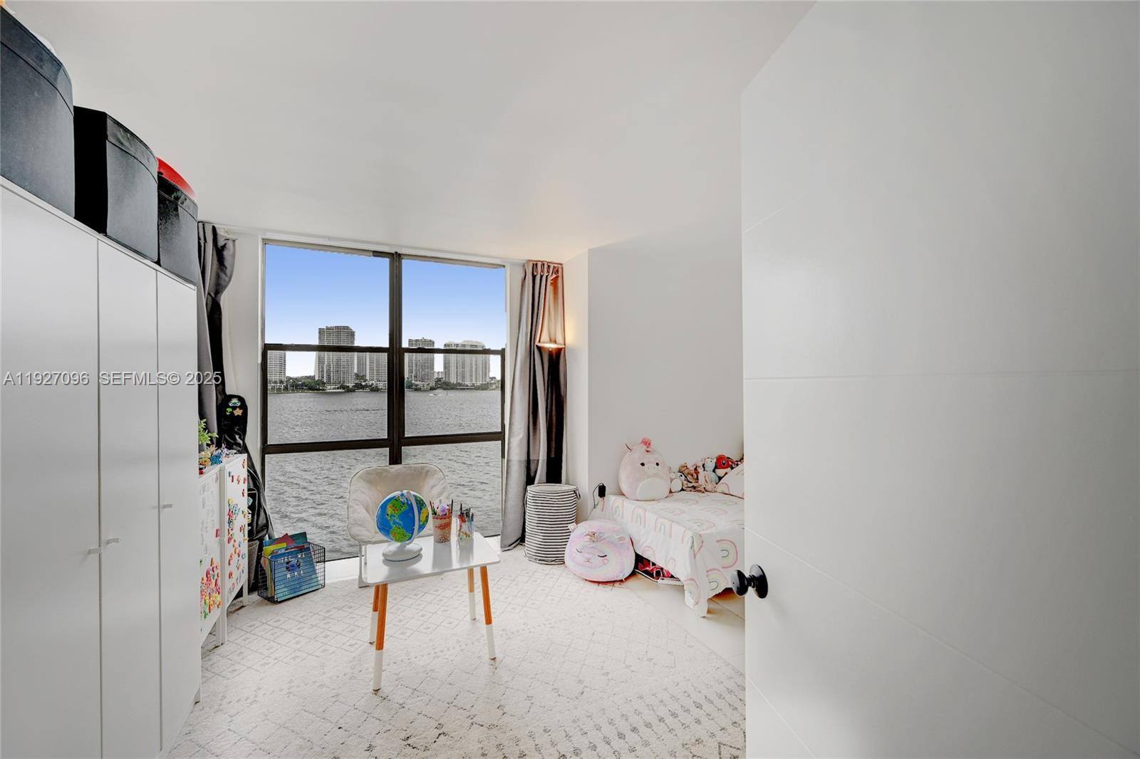 FAIRVIEW HOUSE CONDO - Residential