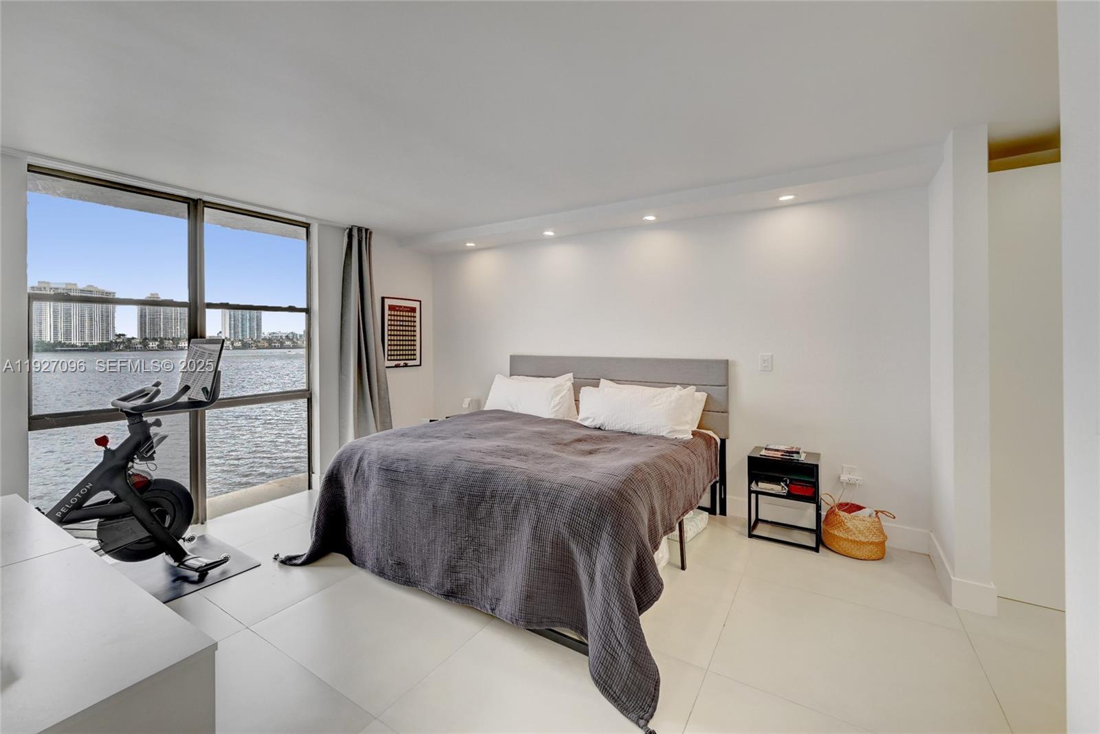 FAIRVIEW HOUSE CONDO - Residential