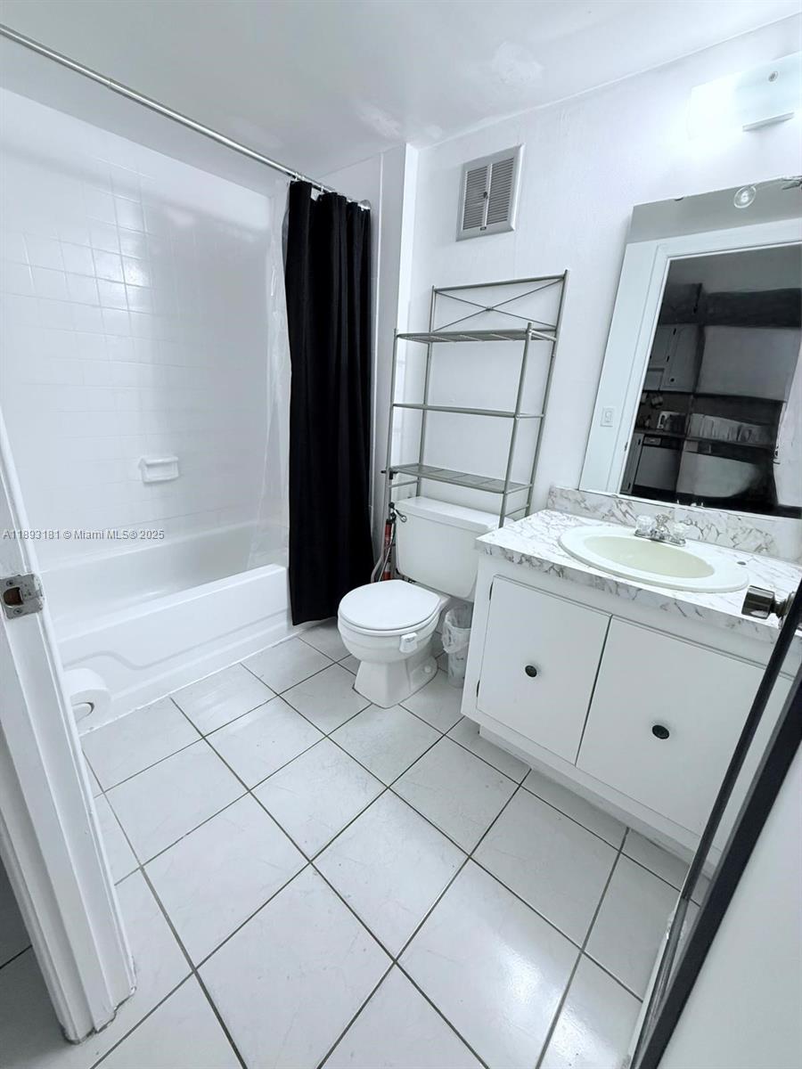 LE JEUNE HOUSE CONDO - Residential Lease