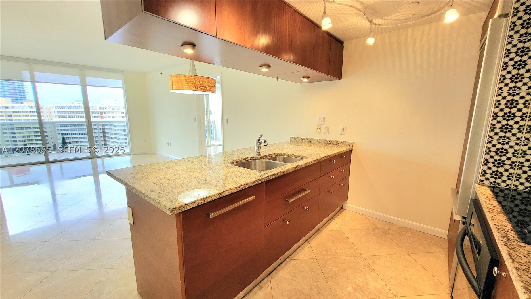 1850 S Ocean Dr 909