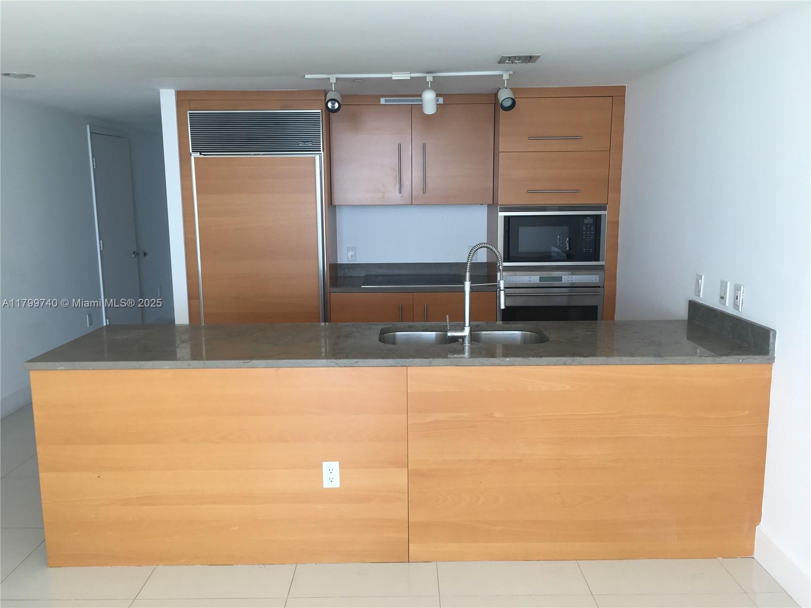 475 BRICKELL AV 4307