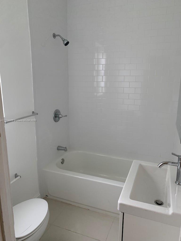 Rental Property at 480 Ne 162nd St 482, Miami, Broward County, Florida - Bedrooms: 1 
Bathrooms: 1  - $1,450 MO.