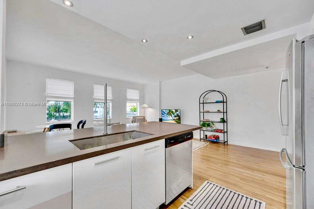 THE LEXINGTON EUCLID CONDO - Residential