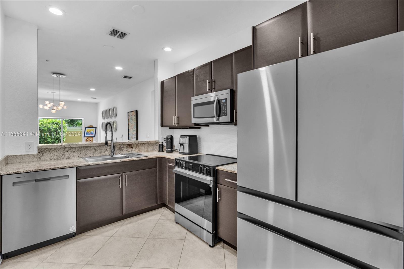 HIGHLAND PARK VILLAGE CON - Residential