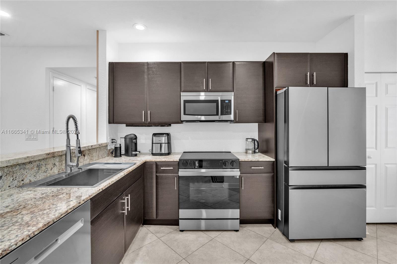 HIGHLAND PARK VILLAGE CON - Residential