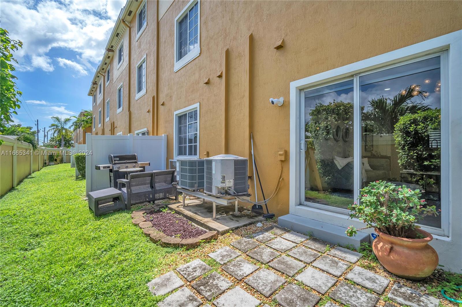 HIGHLAND PARK VILLAGE CON - Residential