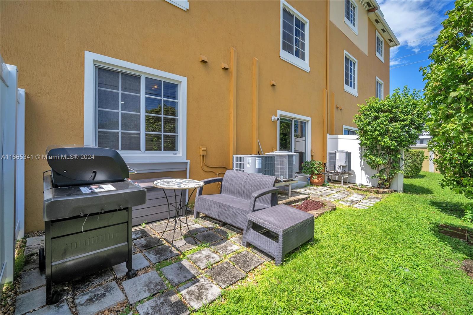HIGHLAND PARK VILLAGE CON - Residential