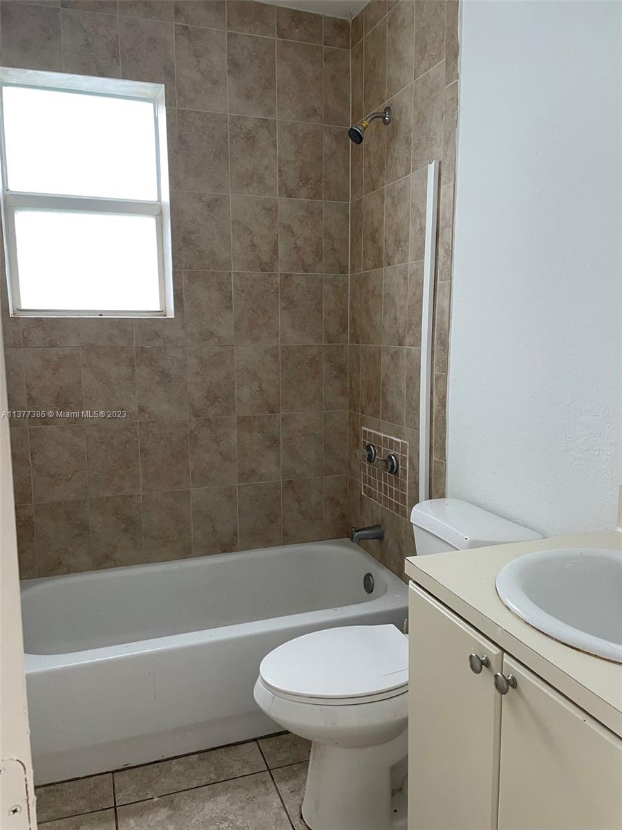 LAWRENCE EST LAND COS SUB - Residential Lease