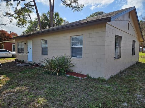 805 N 27th St Fort Pierce FL 34947