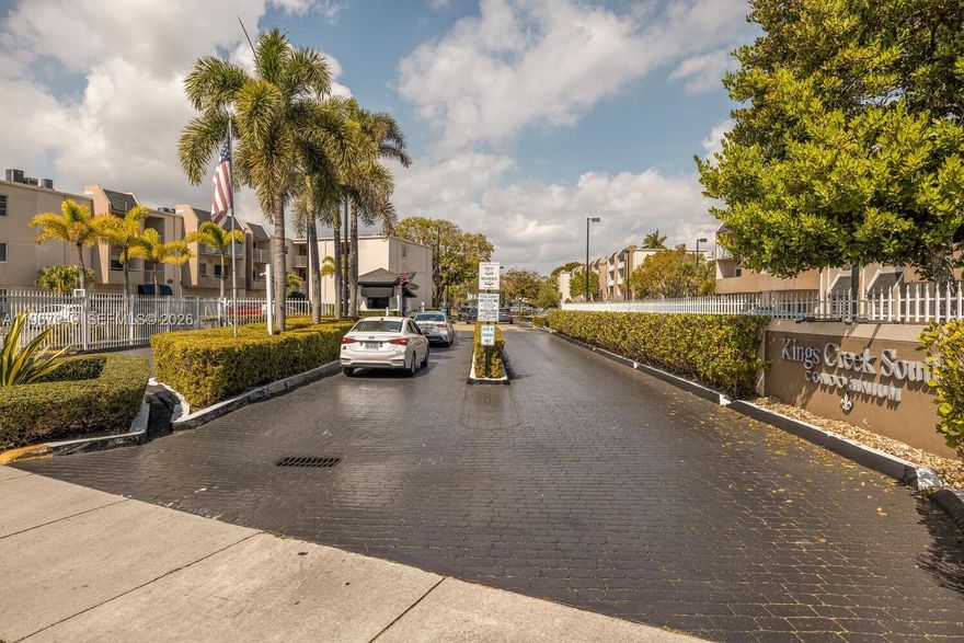 1 Bed, 1.5 bath 1st Floor condo for sale. Tile throughout the unit. Gated community closed to Dadeland Mall, Palmetto and more
Amenities include 2 pools, jacuzzi, tennis courts, clubhouse with gym, pool table, library and so much more. Plenty of parking in the complex. Open parking
MUST SEE!! Owners motivated