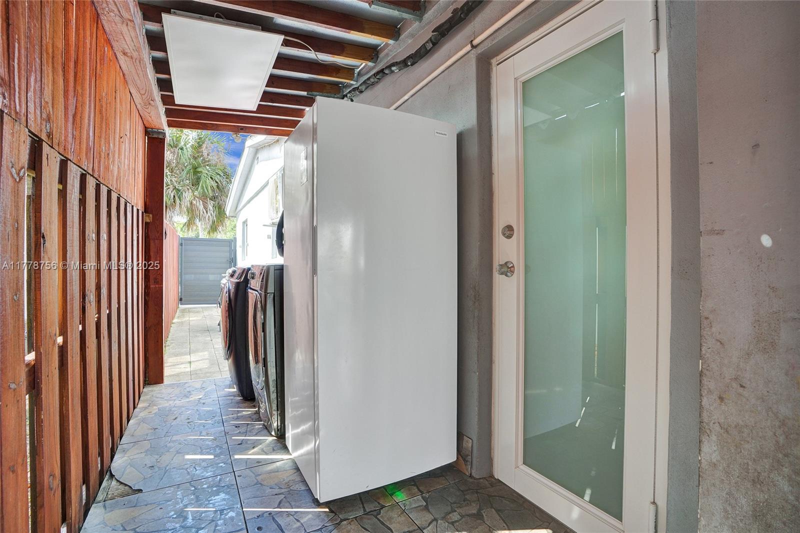 PLAYLAND ISLES - Residential