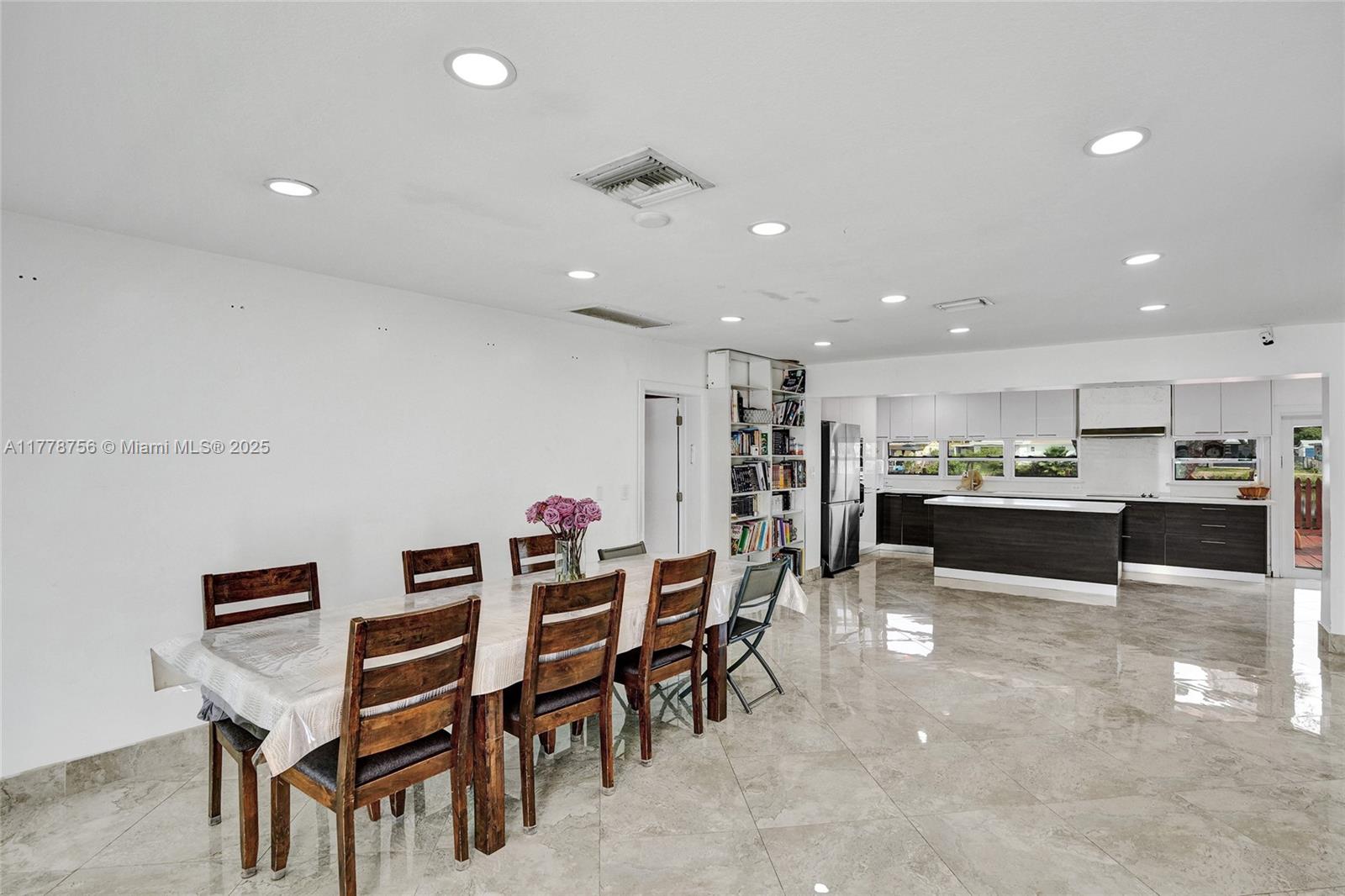 PLAYLAND ISLES - Residential