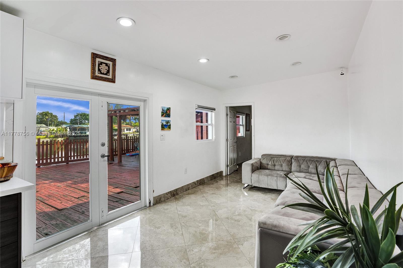 PLAYLAND ISLES - Residential