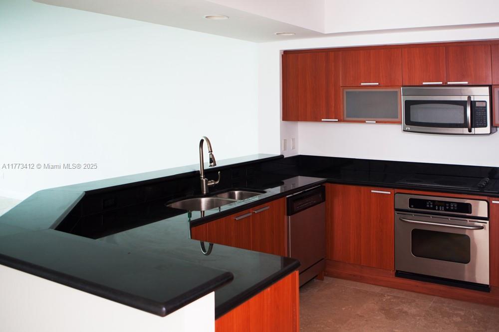 THE OAKS I CONDO - Residential