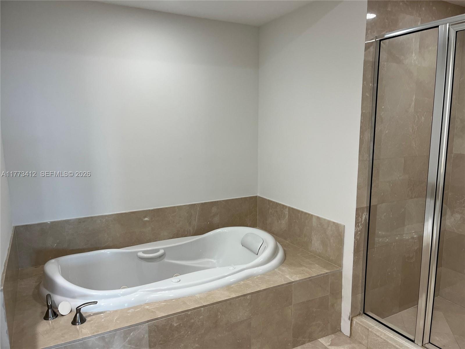 THE OAKS I CONDO - Residential