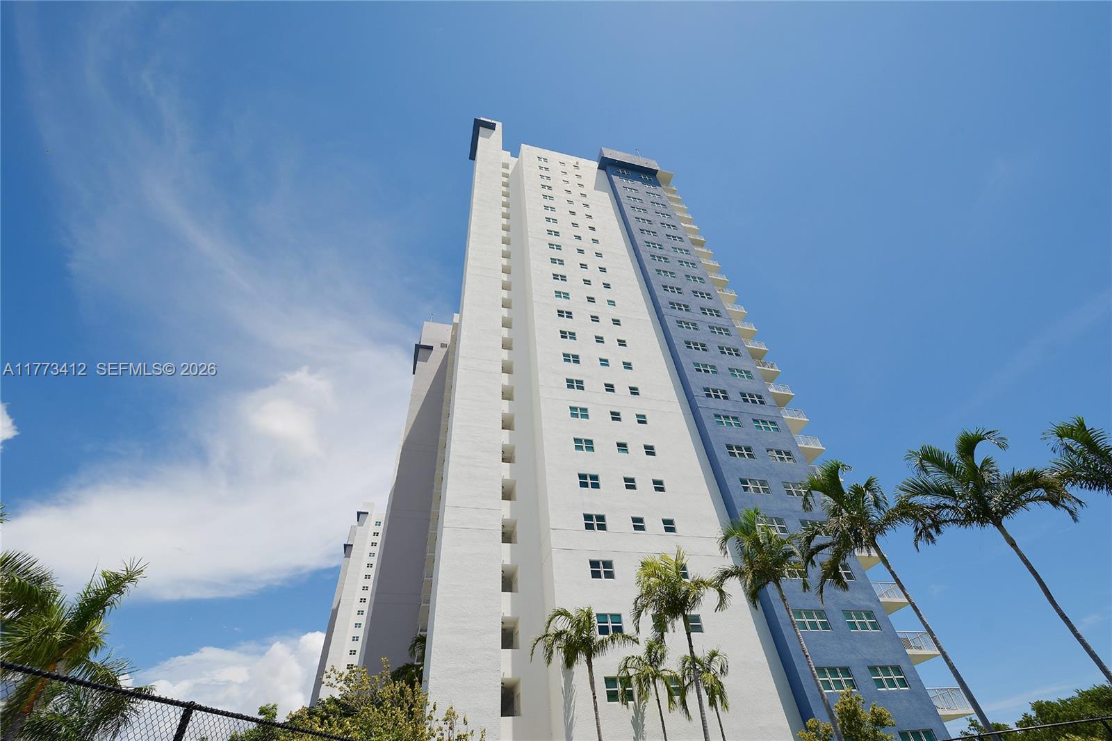 THE OAKS I CONDO - Residential