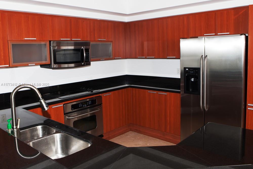 THE OAKS I CONDO - Residential